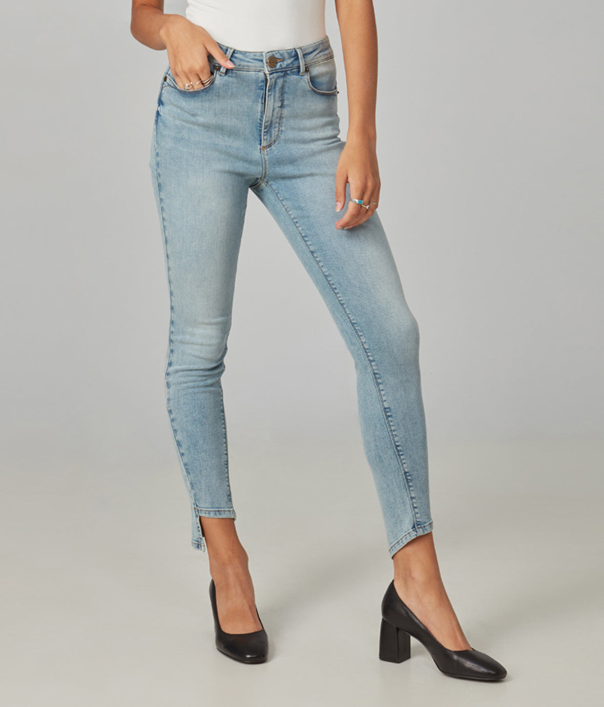 Lola ALEXADS High Rise Skinny Jean