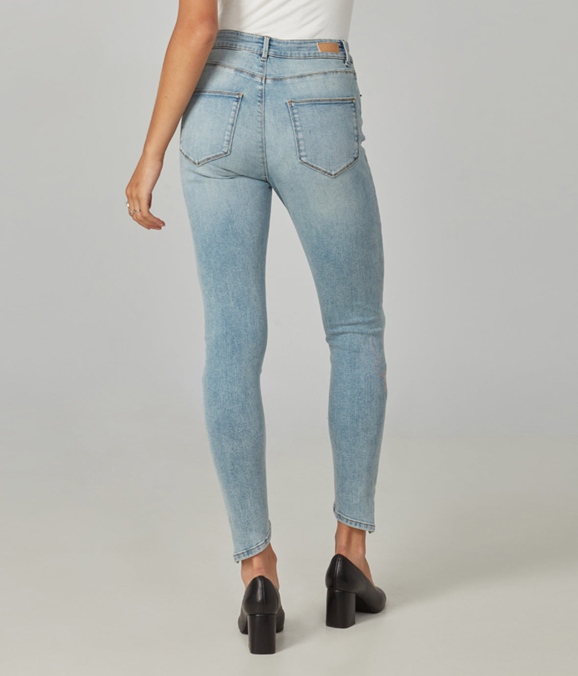 Lola ALEXADS High Rise Skinny Jean