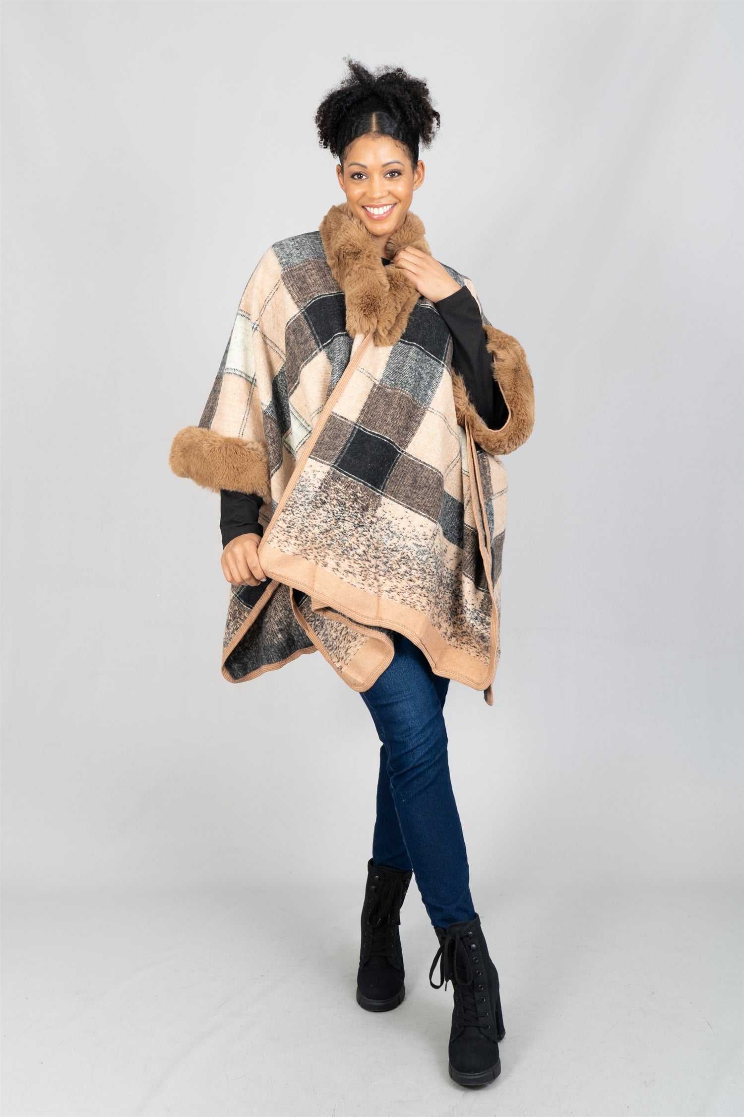 Fashion A601 Faux Fur Trim Print Cape