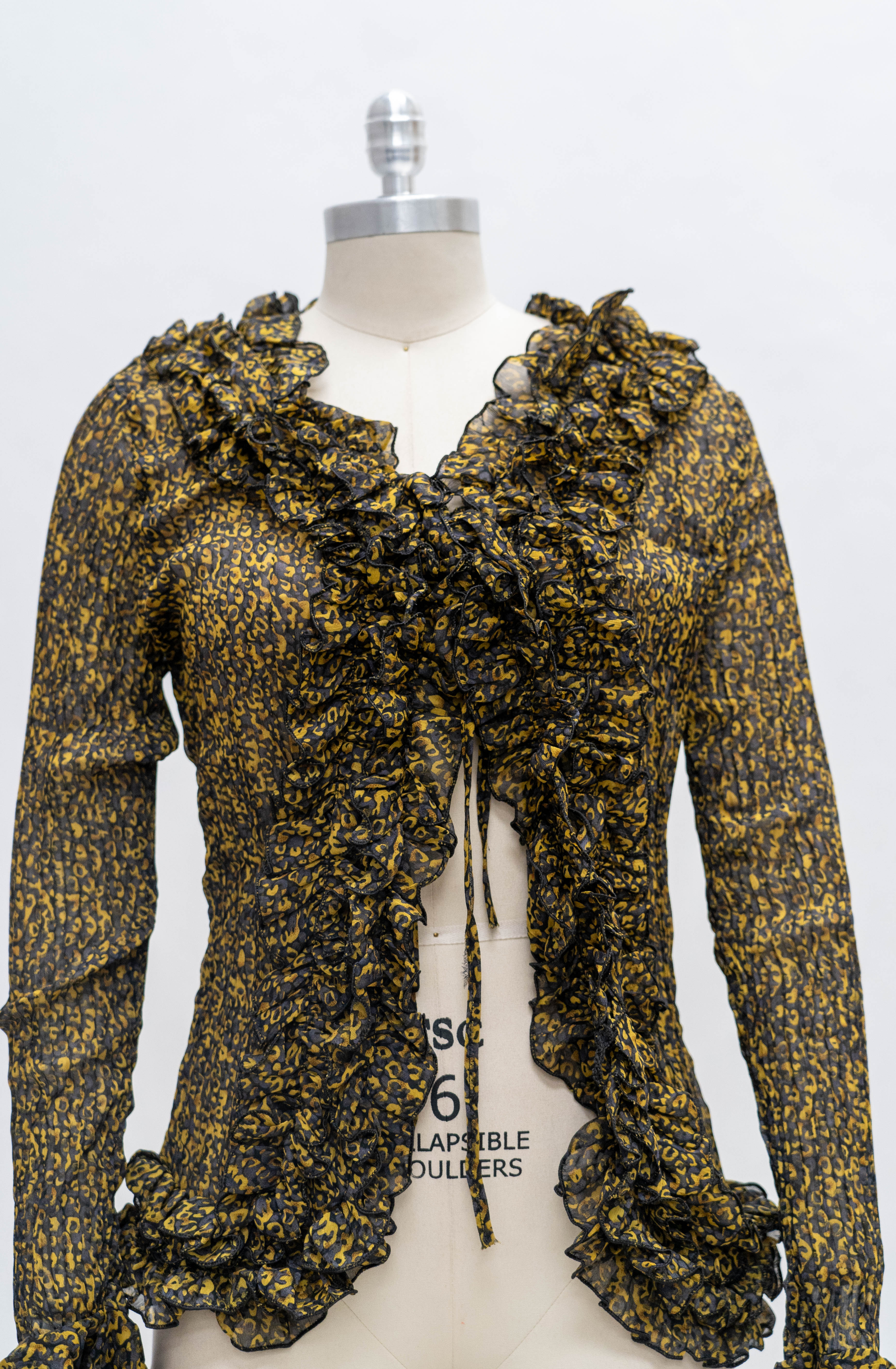 Micheal K 8070 Blouse Ruufle Button Down
